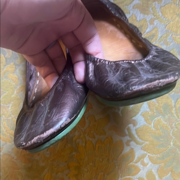 Raspberry truffle Brown Leather Flats with Ruched Texture - Picture 4 of 8